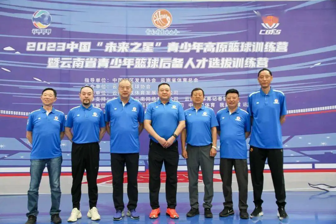 篮球防守训练中如何提高体能和耐力_0